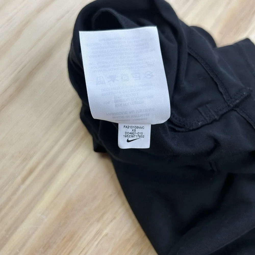 Nike Dri-FIT Woman's Black Short Sleeve Crew Neck Pullover T-Shirt Logo XS